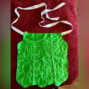 Green Leaf Pattern Apron